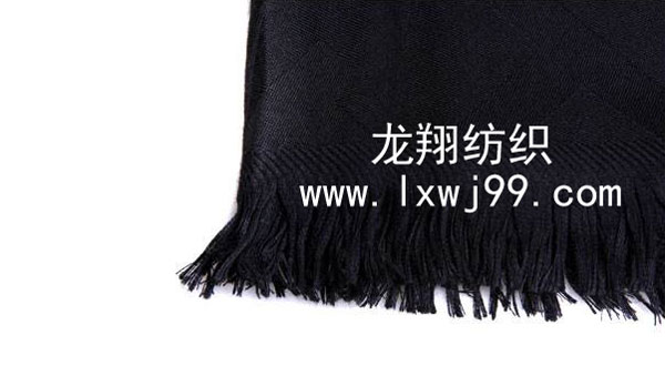 黑色羊絨圍巾