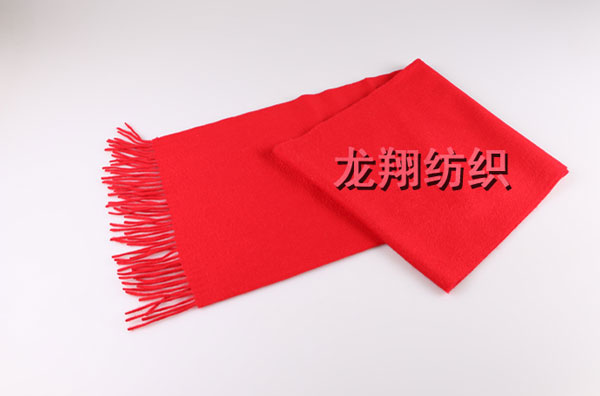 紅色羊絨圍巾